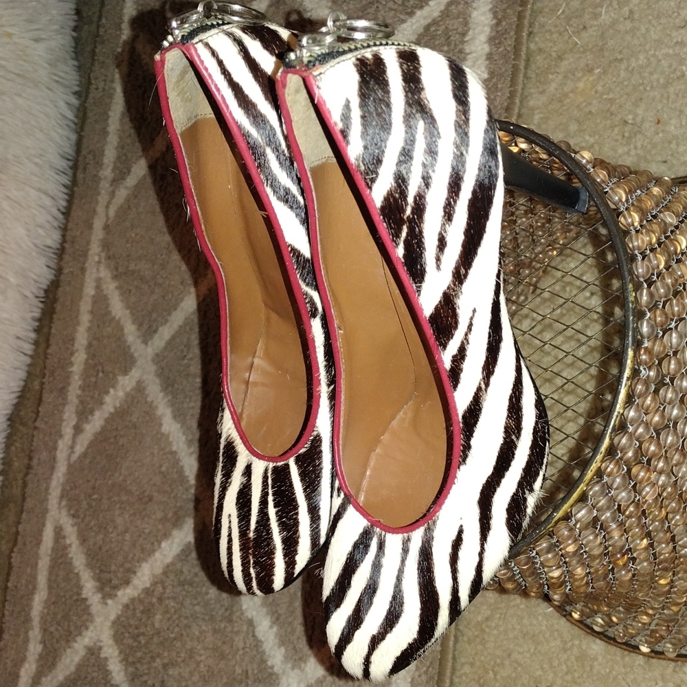 Zebra horse hair  trim in red new heels pumps. - Picture 5 of 10